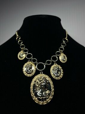 AMEDEO - Cameo Medallion Statement Necklace